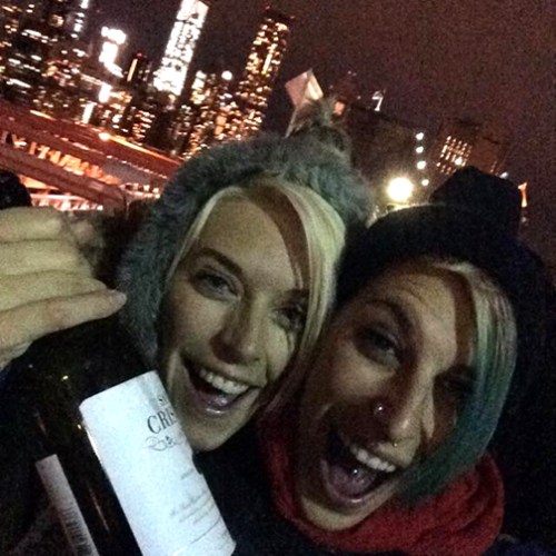 2 girls on the Brooklyn Bridge