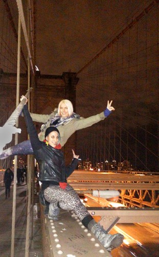 two girls on the brooklyn bridge